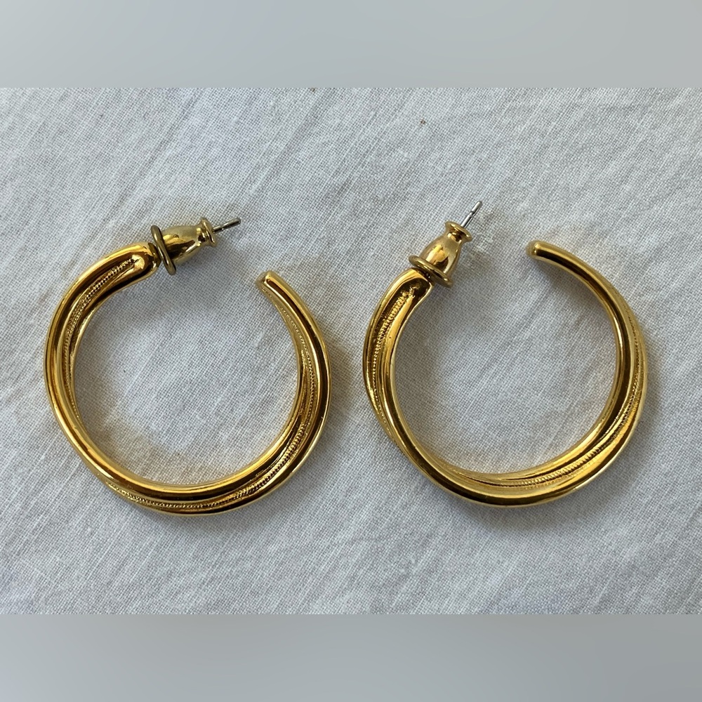 Vintage Monet Gold Tone Hoop Earrings
